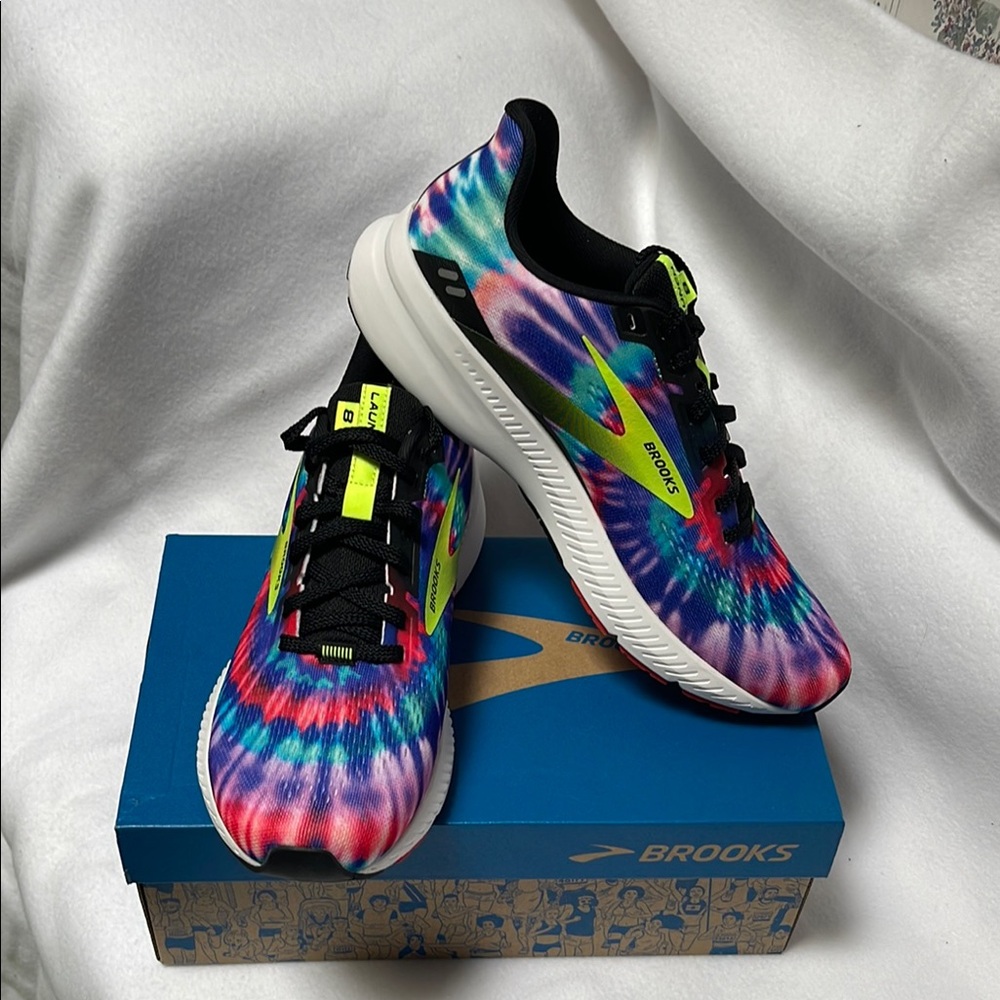 BROOKS Launch 8 Mens size 9 Tie-Dye